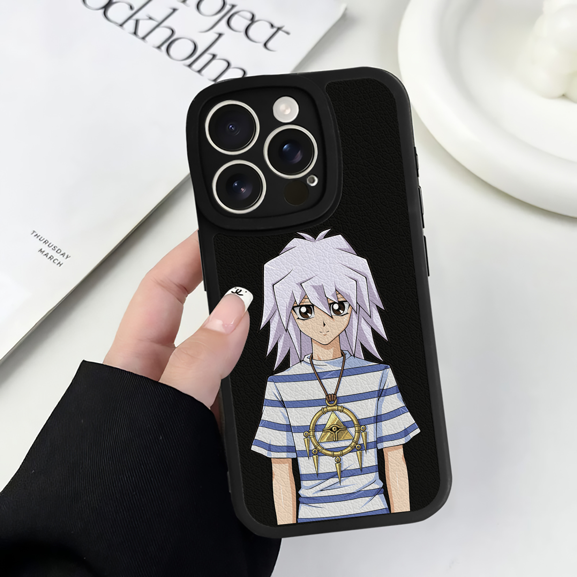 （画像用） 遊☆戯☆王 Yu-Gi-Oh! 【iPhone 16シリーズ対応】シリコンスマホケース（レザー調） 材質：シリコン